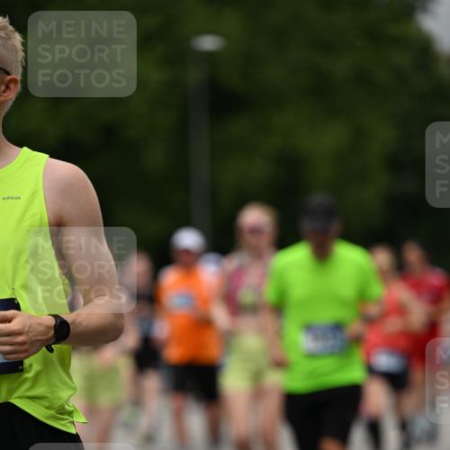 29.06.2025 - hella hamburg halbmarathon Dr. Thomas Lammeyer http://msf.ph/oto/8427621 29.06.2025 10:50:54 Kennedybrücke 1033, 1100, 1104, 1429, 1695, 1867, 1868, 1924, 2398, 2423, 2773, 2813, 2917, 3160, 3164, 3410, 3896, 4104, 4202, 4296, 4306, 4317, 4448, 4572, 5635, 5769, 5770, 5854, 5892, 6124, 6161, 6392, 6623, 8010, 8047, 8477, 8486, 8706, 9120, 9121, 9243, 9337, 9426, 9445, 9774, 9949, 10030, 10230, 10327, 10329, 11253, 11361, 11408 meine-sportfotos.de