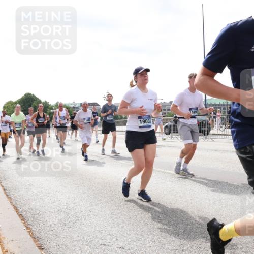 29.06.2025 - hella hamburg halbmarathon Lena Gebhardt http://msf.ph/oto/8427648 29.06.2025 10:43:39 Lombardsbrücke 12654, 12654, 6931, 1155, 10202, 13748, 17210, 11969, 19031, 4890, 4367, 1023, 1026, 1095, 1155, 1306, 1310, 1400, 1459, 1816, 1878, 2073, 2733, 3238, 3288, 3329, 3390, 3597, 3638, 4056, 4177, 4302, 4367, 4627, 4680, 4866, 5192, 5201, 5214, 5293, 5370, 5720, 5890, 6012, 6036, 6096, 6226, 6334, 6440, 6895, 6931, 6971, 6973, 7197, 7205, 7206, 7489, 7504, 7872, 7926, 8000, 8058, 8135, 8233, 8408, 8435, 8504, 9639, 9641, 9704, 9831, 9976, 10083, 10097, 10200, 10202 meine-sportfotos.de