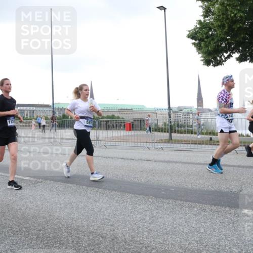 29.06.2025 - hella hamburg halbmarathon Lena Gebhardt http://msf.ph/oto/8427656 29.06.2025 10:53:47 Lombardsbrücke 16748, 581, 1017, 1263, 1340, 1687, 1709, 1744, 1753, 1789, 1900, 1906, 1984, 2065, 2079, 2372, 2429, 2854, 3055, 3079, 3226, 3249, 3465, 3467, 3557, 4195, 4595, 4801, 5430, 5562, 5815, 5856, 5857, 5898, 5964, 6039, 6041, 6044, 6192, 6273, 6306, 6583, 6913, 6996, 7039, 7068, 7537, 7611, 7614, 7876, 7890, 8189, 8212, 8515, 8906, 8924, 9077, 9138, 9456, 9503, 9531, 9572, 9685, 9764, 9771, 9785, 10043, 10175, 10490, 11390, 12219 meine-sportfotos.de