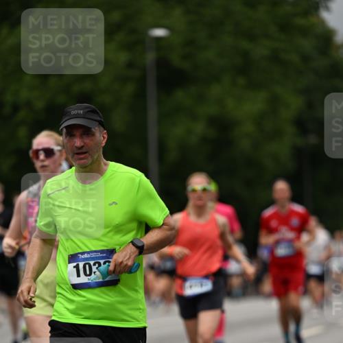 29.06.2025 - hella hamburg halbmarathon Dr. Thomas Lammeyer http://msf.ph/oto/8427666 29.06.2025 10:50:56 Kennedybrücke 1033, 1100, 1104, 1429, 1867, 1868, 1924, 2423, 2697, 2773, 2813, 3160, 3164, 3410, 3896, 4104, 4202, 4296, 4306, 4317, 4448, 4572, 5635, 5769, 5770, 5854, 5892, 6124, 6161, 6392, 6623, 8010, 8047, 8477, 8486, 8706, 9120, 9121, 9243, 9337, 9426, 9445, 9774, 9949, 10030, 10230, 10327, 10329, 11253, 11361, 11408 meine-sportfotos.de