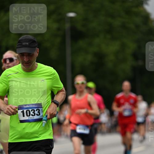 29.06.2025 - hella hamburg halbmarathon Dr. Thomas Lammeyer http://msf.ph/oto/8427678 29.06.2025 10:50:56 Kennedybrücke 1033, 1100, 1104, 1429, 1867, 1868, 1924, 2423, 2697, 2773, 2813, 3160, 3164, 3410, 3896, 4104, 4202, 4296, 4306, 4317, 4448, 4572, 5635, 5769, 5770, 5854, 5892, 6124, 6161, 6392, 6623, 8010, 8047, 8477, 8486, 8706, 9120, 9121, 9243, 9337, 9426, 9445, 9774, 9949, 10030, 10230, 10327, 10329, 11253, 11361, 11408 meine-sportfotos.de