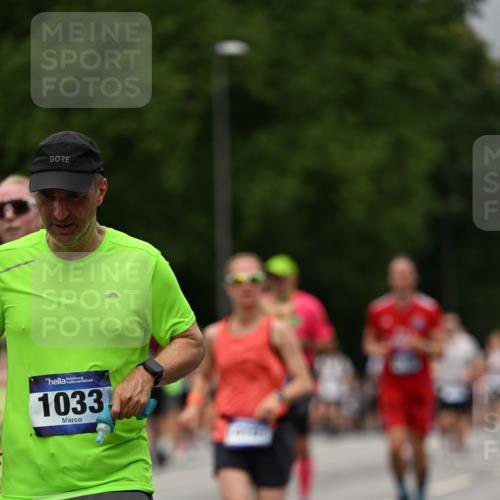 29.06.2025 - hella hamburg halbmarathon Dr. Thomas Lammeyer http://msf.ph/oto/8427684 29.06.2025 10:50:56 Kennedybrücke 1033, 1100, 1104, 1429, 1867, 1868, 1924, 2423, 2697, 2773, 2813, 3160, 3164, 3410, 3896, 4104, 4202, 4296, 4306, 4317, 4448, 4572, 5635, 5769, 5770, 5854, 5892, 6124, 6161, 6392, 6623, 8010, 8047, 8477, 8486, 8706, 9120, 9121, 9243, 9337, 9426, 9445, 9774, 9949, 10030, 10230, 10327, 10329, 11253, 11361, 11408 meine-sportfotos.de