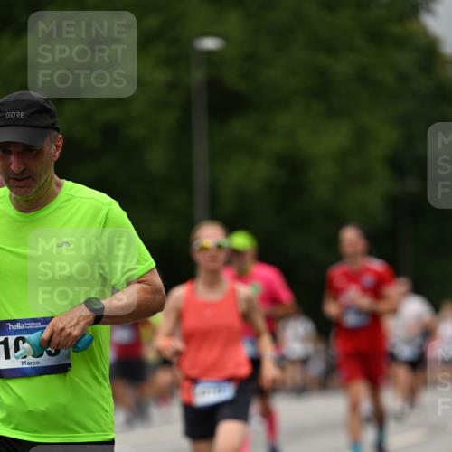 29.06.2025 - hella hamburg halbmarathon Dr. Thomas Lammeyer http://msf.ph/oto/8427687 29.06.2025 10:50:56 Kennedybrücke 1033, 1100, 1104, 1429, 1867, 1868, 1924, 2423, 2697, 2773, 2813, 3160, 3164, 3410, 3896, 4104, 4202, 4296, 4306, 4317, 4448, 4572, 5635, 5769, 5770, 5854, 5892, 6124, 6161, 6392, 6623, 8010, 8047, 8477, 8486, 8706, 9120, 9121, 9243, 9337, 9426, 9445, 9774, 9949, 10030, 10230, 10327, 10329, 11253, 11361, 11408 meine-sportfotos.de