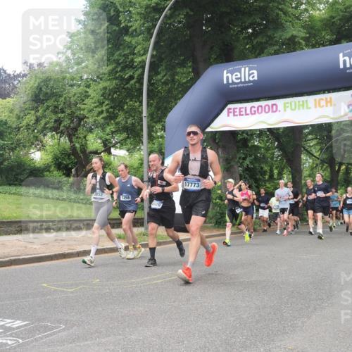 29.06.2025 - hella hamburg halbmarathon KatJ http://msf.ph/oto/8427711 29.06.2025 10:40:16 Zwischen KM18-KM19 1151, 1258, 2208, 3952, 4029, 5378, 5907, 6481, 7896, 8273 meine-sportfotos.de