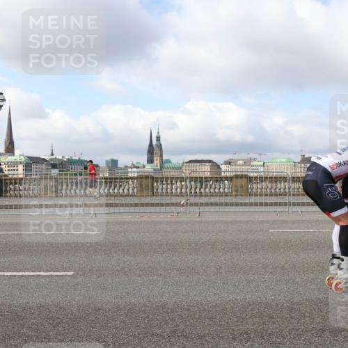 29.06.2025 - hella hamburg halbmarathon Lena Gebhardt http://msf.ph/oto/8427712 29.06.2025 08:59:16 Lombardsbrücke  meine-sportfotos.de