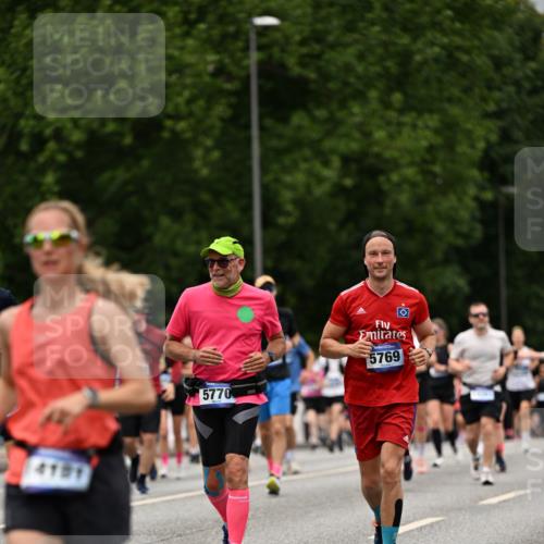29.06.2025 - hella hamburg halbmarathon Dr. Thomas Lammeyer http://msf.ph/oto/8427720 29.06.2025 10:50:57 Kennedybrücke 1033, 1100, 1104, 1429, 1867, 1868, 1924, 2423, 2662, 2665, 2697, 2773, 2813, 3160, 3164, 3410, 3896, 4104, 4202, 4296, 4306, 4317, 4448, 4572, 5635, 5769, 5770, 5854, 5892, 6124, 6161, 6392, 6623, 8010, 8047, 8477, 8486, 8706, 9120, 9121, 9243, 9337, 9426, 9445, 9774, 9949, 10030, 10230, 10327, 10329, 11253, 11361, 11408 meine-sportfotos.de