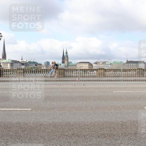 29.06.2025 - hella hamburg halbmarathon Lena Gebhardt http://msf.ph/oto/8427730 29.06.2025 08:59:22 Lombardsbrücke  meine-sportfotos.de