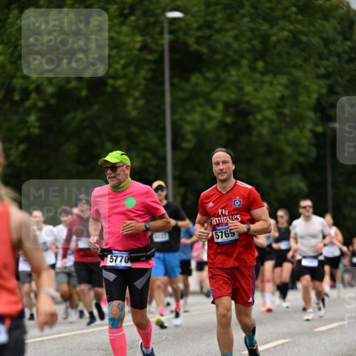 29.06.2025 - hella hamburg halbmarathon Dr. Thomas Lammeyer http://msf.ph/oto/8427738 29.06.2025 10:50:58 Kennedybrücke 1033, 1100, 1104, 1429, 1867, 1868, 1924, 2423, 2662, 2665, 2697, 2773, 2813, 3160, 3164, 3410, 3896, 4104, 4202, 4296, 4306, 4317, 4448, 4572, 5635, 5769, 5770, 5854, 5892, 6392, 6623, 7073, 8010, 8047, 8477, 8486, 8706, 9120, 9121, 9243, 9337, 9426, 9445, 9774, 9949, 10030, 10230, 10327, 10329, 11253, 11361, 11408 meine-sportfotos.de