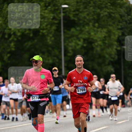 29.06.2025 - hella hamburg halbmarathon Dr. Thomas Lammeyer http://msf.ph/oto/8427757 29.06.2025 10:50:58 Kennedybrücke 1033, 1100, 1104, 1429, 1867, 1868, 1924, 2423, 2662, 2665, 2697, 2773, 2813, 3160, 3164, 3410, 3896, 4104, 4202, 4296, 4306, 4317, 4448, 4572, 5635, 5769, 5770, 5854, 5892, 6392, 6623, 7073, 8010, 8047, 8477, 8486, 8706, 9120, 9121, 9243, 9337, 9426, 9445, 9774, 9949, 10030, 10230, 10327, 10329, 11253, 11361, 11408 meine-sportfotos.de