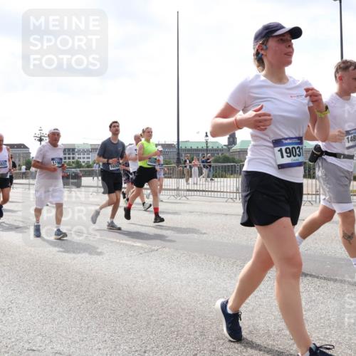 29.06.2025 - hella hamburg halbmarathon Lena Gebhardt http://msf.ph/oto/8427763 29.06.2025 10:43:40 Lombardsbrücke 12654, 13748, 6931, 11969, 17210, 10202, 10200, 19031, 1485, 1023, 1026, 1095, 1155, 1306, 1310, 1400, 1459, 1816, 1878, 2073, 2733, 3238, 3288, 3329, 3390, 3597, 3638, 4056, 4302, 4367, 4627, 4866, 5192, 5201, 5214, 5293, 5370, 5720, 5890, 6012, 6036, 6096, 6226, 6334, 6440, 6895, 6931, 6971, 6973, 7197, 7205, 7206, 7489, 7504, 7872, 7926, 8000, 8058, 8135, 8233, 8408, 8435, 8504, 8870, 9639, 9641, 9704, 9831, 9976, 10083, 10097, 10200, 10202 meine-sportfotos.de