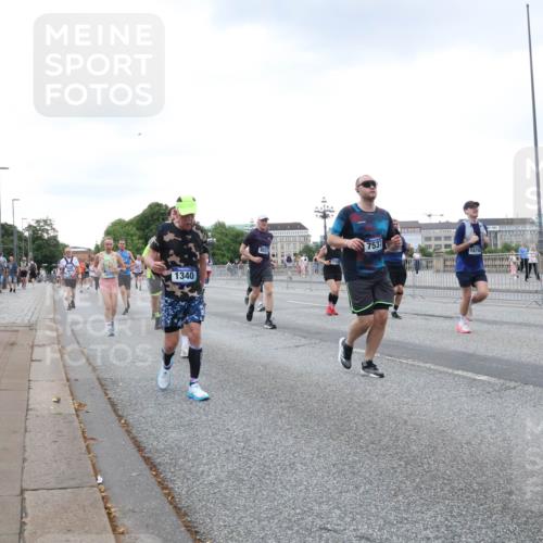 29.06.2025 - hella hamburg halbmarathon Lena Gebhardt http://msf.ph/oto/8427766 29.06.2025 10:53:48 Lombardsbrücke 1340, 1770, 7537, 1017, 1263, 1340, 1687, 1709, 1744, 1753, 1789, 1900, 1906, 1984, 2065, 2079, 2372, 2429, 2854, 3055, 3079, 3226, 3249, 3465, 3467, 3557, 4195, 4595, 4801, 4838, 5430, 5562, 5815, 5856, 5857, 5898, 5964, 6039, 6041, 6044, 6192, 6273, 6306, 6583, 6913, 6996, 7039, 7068, 7537, 7611, 7614, 7876, 7890, 8189, 8212, 8515, 8906, 8924, 9077, 9138, 9456, 9503, 9531, 9572, 9685, 9764, 9771, 9785, 10043, 10175, 11390 meine-sportfotos.de