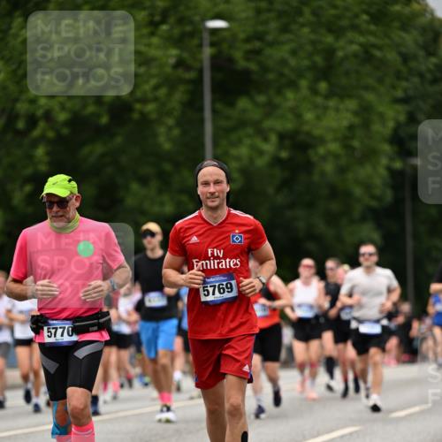 29.06.2025 - hella hamburg halbmarathon Dr. Thomas Lammeyer http://msf.ph/oto/8427775 29.06.2025 10:50:59 Kennedybrücke 1004, 1033, 1100, 1104, 1429, 1867, 1868, 1924, 2423, 2662, 2665, 2697, 2773, 2813, 3160, 3164, 3410, 3896, 4104, 4202, 4296, 4306, 4317, 4448, 4483, 4572, 5635, 5769, 5770, 5854, 5892, 6392, 6623, 7073, 7268, 7374, 8010, 8047, 8477, 8486, 8706, 9120, 9121, 9243, 9337, 9426, 9445, 9774, 9949, 10030, 10327, 10329, 11253, 11361, 11408 meine-sportfotos.de
