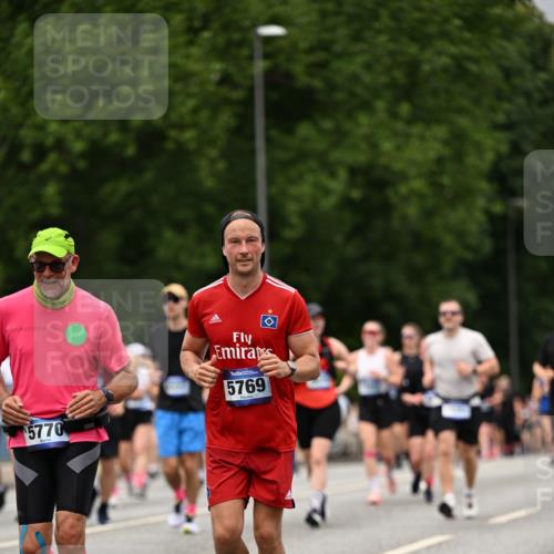 29.06.2025 - hella hamburg halbmarathon Dr. Thomas Lammeyer http://msf.ph/oto/8427790 29.06.2025 10:50:59 Kennedybrücke 1004, 1033, 1100, 1104, 1429, 1867, 1868, 1924, 2423, 2662, 2665, 2697, 2773, 2813, 3160, 3164, 3410, 3896, 4104, 4202, 4296, 4306, 4317, 4448, 4483, 4572, 5635, 5769, 5770, 5854, 5892, 6392, 6623, 7073, 7268, 7374, 8010, 8047, 8477, 8486, 8706, 9120, 9121, 9243, 9337, 9426, 9445, 9774, 9949, 10030, 10327, 10329, 11253, 11361, 11408 meine-sportfotos.de