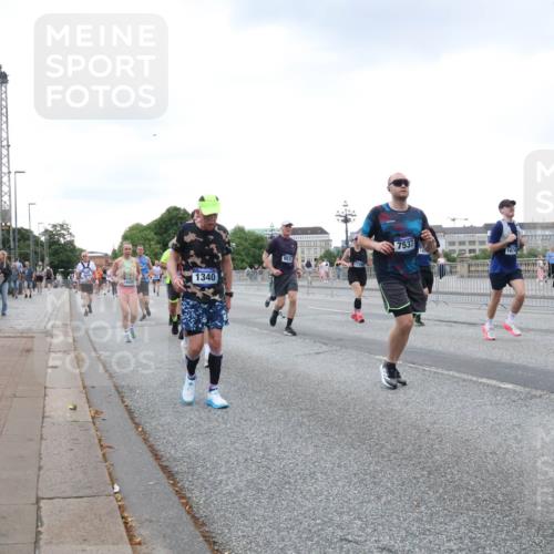 29.06.2025 - hella hamburg halbmarathon Lena Gebhardt http://msf.ph/oto/8427791 29.06.2025 10:53:48 Lombardsbrücke 4, 1340, 7537, 1017, 1263, 1340, 1687, 1709, 1744, 1753, 1789, 1900, 1906, 1984, 2065, 2079, 2372, 2429, 2854, 3055, 3079, 3226, 3249, 3465, 3467, 3557, 4195, 4595, 4801, 4838, 5430, 5562, 5815, 5856, 5857, 5898, 5964, 6039, 6041, 6044, 6192, 6273, 6306, 6583, 6913, 6996, 7039, 7068, 7537, 7611, 7614, 7876, 7890, 8189, 8212, 8515, 8906, 8924, 9077, 9138, 9456, 9503, 9531, 9572, 9685, 9764, 9771, 9785, 10043, 10175, 11390 meine-sportfotos.de