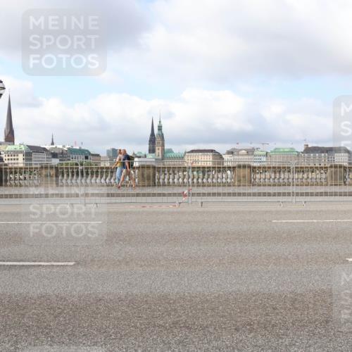 29.06.2025 - hella hamburg halbmarathon Lena Gebhardt http://msf.ph/oto/8427794 29.06.2025 08:59:23 Lombardsbrücke  meine-sportfotos.de