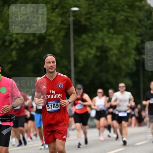 29.06.2025 - hella hamburg halbmarathon Dr. Thomas Lammeyer http://msf.ph/oto/8427822 29.06.2025 10:50:59 Kennedybrücke 1004, 1033, 1100, 1104, 1429, 1867, 1868, 1924, 2423, 2662, 2665, 2697, 2773, 2813, 3160, 3164, 3410, 3896, 4104, 4202, 4296, 4306, 4317, 4448, 4483, 4572, 5635, 5769, 5770, 5854, 5892, 6392, 6623, 7073, 7268, 7374, 8010, 8047, 8477, 8486, 8706, 9120, 9121, 9243, 9337, 9426, 9445, 9774, 9949, 10030, 10327, 10329, 11253, 11361, 11408 meine-sportfotos.de