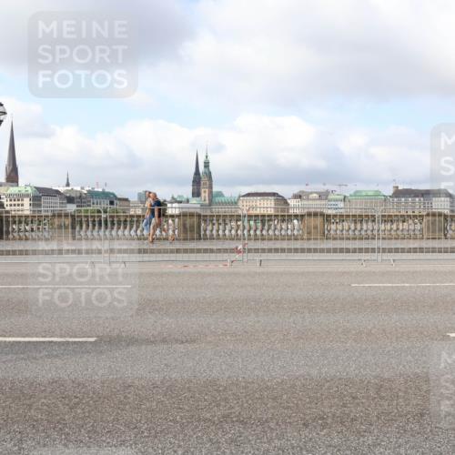 29.06.2025 - hella hamburg halbmarathon Lena Gebhardt http://msf.ph/oto/8427829 29.06.2025 08:59:23 Lombardsbrücke  meine-sportfotos.de