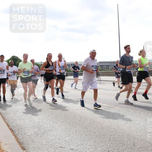 29.06.2025 - hella hamburg halbmarathon Lena Gebhardt http://msf.ph/oto/8427839 29.06.2025 10:43:40 Lombardsbrücke 12654, 6931, 119699, 3238, 1020, 1155, 10200, 13748, 172, 1023, 1026, 1095, 1155, 1306, 1310, 1400, 1459, 1816, 1878, 2073, 2733, 3238, 3288, 3329, 3390, 3597, 3638, 4056, 4302, 4367, 4627, 4866, 5192, 5201, 5214, 5293, 5370, 5720, 5890, 6012, 6036, 6096, 6226, 6334, 6440, 6895, 6931, 6971, 6973, 7197, 7205, 7206, 7489, 7504, 7872, 7926, 8000, 8058, 8135, 8233, 8408, 8435, 8504, 8870, 9639, 9641, 9704, 9831, 9976, 10083, 10097, 10200, 10202 meine-sportfotos.de