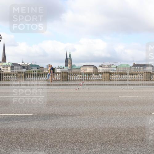29.06.2025 - hella hamburg halbmarathon Lena Gebhardt http://msf.ph/oto/8427849 29.06.2025 08:59:23 Lombardsbrücke  meine-sportfotos.de