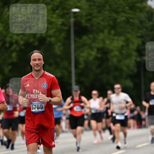 29.06.2025 - hella hamburg halbmarathon Dr. Thomas Lammeyer http://msf.ph/oto/8427853 29.06.2025 10:51:00 Kennedybrücke 1004, 1033, 1100, 1104, 1429, 1867, 1868, 1924, 2423, 2662, 2665, 2697, 2773, 2813, 3160, 3410, 3896, 4104, 4202, 4296, 4306, 4317, 4448, 4483, 4572, 5635, 5769, 5770, 5854, 5892, 6392, 6623, 7073, 7268, 7374, 8010, 8047, 8477, 8486, 8706, 9120, 9121, 9243, 9337, 9426, 9445, 9774, 9949, 10030, 10327, 10329, 11253, 11361, 11408 meine-sportfotos.de