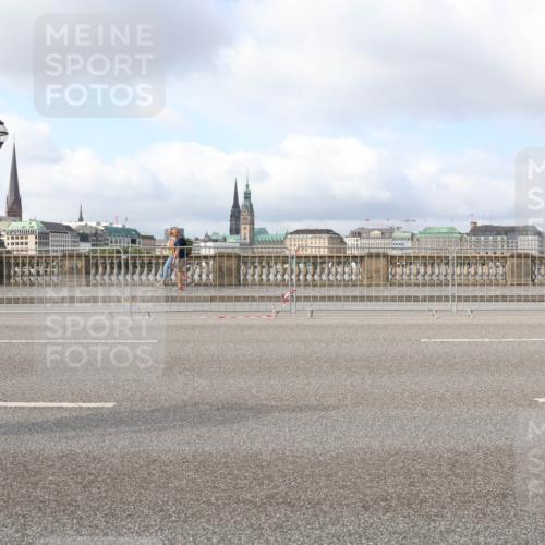29.06.2025 - hella hamburg halbmarathon Lena Gebhardt http://msf.ph/oto/8427869 29.06.2025 08:59:23 Lombardsbrücke  meine-sportfotos.de