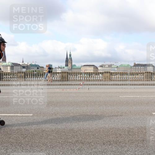 29.06.2025 - hella hamburg halbmarathon Lena Gebhardt http://msf.ph/oto/8427902 29.06.2025 08:59:23 Lombardsbrücke 19 meine-sportfotos.de
