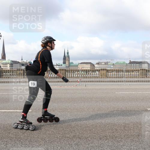 29.06.2025 - hella hamburg halbmarathon Lena Gebhardt http://msf.ph/oto/8427954 29.06.2025 08:59:23 Lombardsbrücke 19 meine-sportfotos.de