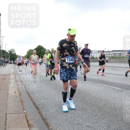 29.06.2025 - hella hamburg halbmarathon Lena Gebhardt http://msf.ph/oto/8427979 29.06.2025 10:53:49 Lombardsbrücke 16037, 1529, 1340, 9531, 1017, 1263, 1340, 1687, 1709, 1744, 1753, 1789, 1900, 1906, 1984, 2065, 2079, 2372, 2429, 2854, 3055, 3079, 3226, 3249, 3465, 3467, 3557, 4323, 4595, 4685, 4801, 4838, 5430, 5562, 5804, 5815, 5856, 5857, 5898, 5964, 6039, 6041, 6044, 6192, 6273, 6306, 6468, 6583, 6913, 6988, 6996, 7039, 7068, 7537, 7611, 7614, 7876, 7890, 8189, 8212, 8515, 8906, 8924, 9077, 9138, 9456, 9503, 9531, 9572, 9685, 9771, 9785, 10175, 11390 meine-sportfotos.de