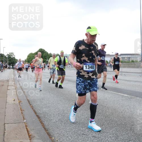 29.06.2025 - hella hamburg halbmarathon Lena Gebhardt http://msf.ph/oto/8428002 29.06.2025 10:53:50 Lombardsbrücke 16037, 15292, 1340, 953, 3902, 1017, 1263, 1340, 1687, 1709, 1744, 1753, 1789, 1900, 1906, 1984, 2065, 2079, 2372, 2429, 2600, 2761, 2854, 3055, 3079, 3226, 3249, 3465, 3467, 3557, 4323, 4595, 4685, 4801, 4838, 5430, 5562, 5804, 5815, 5856, 5857, 5898, 5964, 6039, 6041, 6044, 6192, 6273, 6306, 6468, 6583, 6913, 6988, 6996, 7039, 7068, 7537, 7611, 7614, 7876, 7890, 8189, 8212, 8515, 8906, 8924, 9077, 9138, 9456, 9503, 9531, 9572, 9685, 9771, 9785, 10175, 11390 meine-sportfotos.de