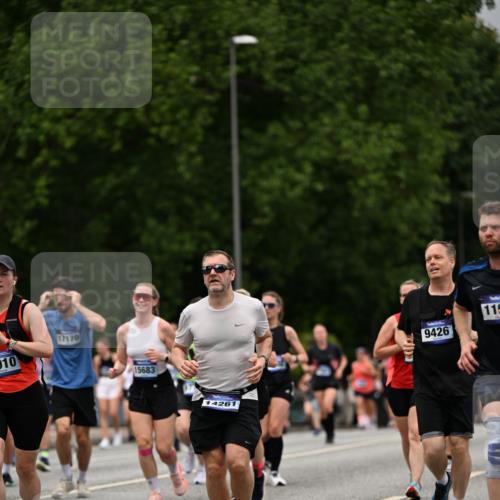 29.06.2025 - hella hamburg halbmarathon Dr. Thomas Lammeyer http://msf.ph/oto/8428028 29.06.2025 10:51:03 Kennedybrücke 1004, 1033, 1100, 1104, 1375, 1429, 1867, 1868, 1924, 1999, 2423, 2662, 2665, 2697, 2773, 2813, 3410, 3896, 4104, 4202, 4296, 4306, 4317, 4448, 4483, 4572, 5635, 5769, 5770, 5854, 5892, 6392, 6623, 7073, 7268, 7364, 7368, 7374, 8010, 8047, 8486, 8706, 9120, 9121, 9243, 9337, 9426, 9445, 9774, 9949, 10030, 10327, 10329, 11253, 11361, 11408 meine-sportfotos.de