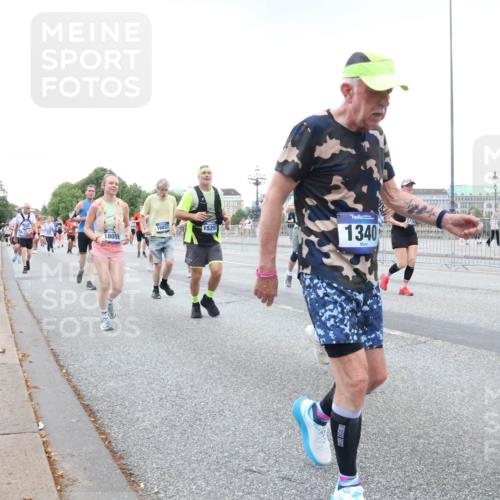 29.06.2025 - hella hamburg halbmarathon Lena Gebhardt http://msf.ph/oto/8428046 29.06.2025 10:53:50 Lombardsbrücke 18059, 16037, 15292, 1340, 1017, 1263, 1340, 1687, 1709, 1744, 1753, 1789, 1900, 1906, 1984, 2065, 2079, 2372, 2429, 2600, 2761, 2854, 3055, 3079, 3226, 3249, 3465, 3467, 3557, 4323, 4595, 4685, 4801, 4838, 5430, 5562, 5804, 5815, 5856, 5857, 5898, 5964, 6039, 6041, 6044, 6192, 6273, 6306, 6468, 6583, 6913, 6988, 6996, 7039, 7068, 7537, 7611, 7614, 7876, 7890, 8189, 8212, 8515, 8906, 8924, 9077, 9138, 9456, 9503, 9531, 9572, 9685, 9771, 9785, 10175, 11390 meine-sportfotos.de