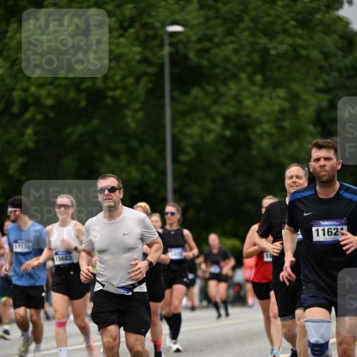29.06.2025 - hella hamburg halbmarathon Dr. Thomas Lammeyer http://msf.ph/oto/8428058 29.06.2025 10:51:04 Kennedybrücke 1004, 1033, 1100, 1104, 1375, 1429, 1837, 1867, 1868, 1924, 1999, 2423, 2662, 2665, 2697, 2773, 2813, 3410, 3896, 4104, 4202, 4296, 4306, 4317, 4448, 4483, 4572, 5635, 5769, 5770, 5854, 5892, 6392, 6623, 7073, 7268, 7364, 7368, 7374, 7430, 7431, 8010, 8047, 8486, 8706, 9120, 9121, 9337, 9426, 9445, 9774, 9949, 10030, 10327, 10329, 11253, 11361, 11408 meine-sportfotos.de
