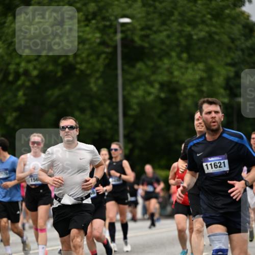 29.06.2025 - hella hamburg halbmarathon Dr. Thomas Lammeyer http://msf.ph/oto/8428062 29.06.2025 10:51:04 Kennedybrücke 1004, 1033, 1100, 1104, 1375, 1429, 1837, 1867, 1868, 1924, 1999, 2423, 2662, 2665, 2697, 2773, 2813, 3410, 3896, 4104, 4202, 4296, 4306, 4317, 4448, 4483, 4572, 5635, 5769, 5770, 5854, 5892, 6392, 6623, 7073, 7268, 7364, 7368, 7374, 7430, 7431, 8010, 8047, 8486, 8706, 9120, 9121, 9337, 9426, 9445, 9774, 9949, 10030, 10327, 10329, 11253, 11361, 11408 meine-sportfotos.de