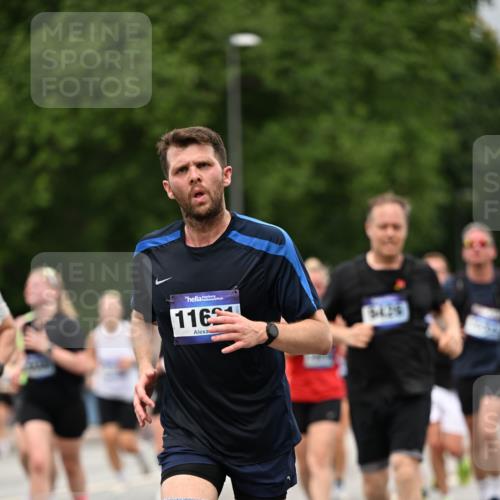 29.06.2025 - hella hamburg halbmarathon Dr. Thomas Lammeyer http://msf.ph/oto/8428104 29.06.2025 10:51:05 Kennedybrücke 1004, 1033, 1100, 1104, 1371, 1375, 1429, 1837, 1867, 1868, 1924, 1999, 2423, 2662, 2665, 2697, 2773, 2813, 3410, 3896, 4104, 4306, 4317, 4448, 4483, 4572, 5635, 5769, 5770, 5854, 5892, 6392, 6485, 6623, 7073, 7268, 7364, 7368, 7374, 7430, 7431, 8010, 8047, 8486, 8706, 9120, 9121, 9337, 9426, 9445, 9774, 9949, 10030, 10327, 10329, 11253, 11361, 11408 meine-sportfotos.de
