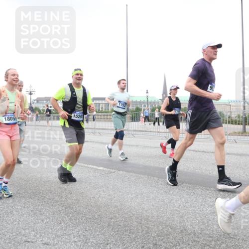 29.06.2025 - hella hamburg halbmarathon Lena Gebhardt http://msf.ph/oto/8428115 29.06.2025 10:53:51 Lombardsbrücke 4801, 1805, 15292, 770, 95, 1017, 1263, 1340, 1687, 1709, 1744, 1753, 1789, 1900, 1906, 1984, 2065, 2079, 2372, 2429, 2600, 2761, 2854, 3055, 3079, 3187, 3188, 3226, 3249, 3465, 3467, 3557, 4323, 4595, 4685, 4801, 4838, 5430, 5562, 5804, 5815, 5856, 5857, 5898, 5964, 6039, 6041, 6044, 6192, 6273, 6306, 6468, 6583, 6913, 6988, 6996, 7039, 7068, 7537, 7611, 7614, 7876, 7890, 8189, 8515, 8906, 8924, 9077, 9138, 9456, 9503, 9531, 9572, 9685, 9771, 9785, 10175, 11390 meine-sportfotos.de