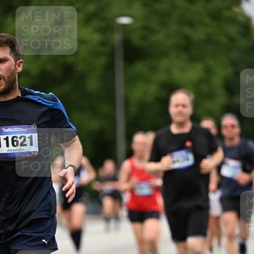 29.06.2025 - hella hamburg halbmarathon Dr. Thomas Lammeyer http://msf.ph/oto/8428144 29.06.2025 10:51:06 Kennedybrücke 1004, 1033, 1100, 1104, 1371, 1375, 1429, 1837, 1867, 1868, 1924, 1961, 1999, 2423, 2662, 2665, 2697, 2773, 2813, 3410, 3896, 4104, 4306, 4317, 4448, 4483, 5635, 5769, 5770, 5854, 5892, 6392, 6485, 6623, 7073, 7268, 7364, 7368, 7374, 7430, 7431, 8010, 8047, 8486, 8706, 9120, 9121, 9337, 9426, 9445, 9774, 9949, 10327, 10329, 11361, 11408 meine-sportfotos.de
