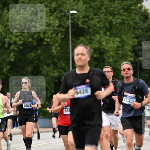 29.06.2025 - hella hamburg halbmarathon Dr. Thomas Lammeyer http://msf.ph/oto/8428174 29.06.2025 10:51:06 Kennedybrücke 1004, 1033, 1100, 1104, 1371, 1375, 1429, 1837, 1867, 1868, 1924, 1961, 1999, 2423, 2662, 2665, 2697, 2773, 2813, 3410, 3896, 4104, 4306, 4317, 4448, 4483, 5635, 5769, 5770, 5854, 5892, 6392, 6485, 6623, 7073, 7268, 7364, 7368, 7374, 7430, 7431, 8010, 8047, 8486, 8706, 9120, 9121, 9337, 9426, 9445, 9774, 9949, 10327, 10329, 11361, 11408 meine-sportfotos.de