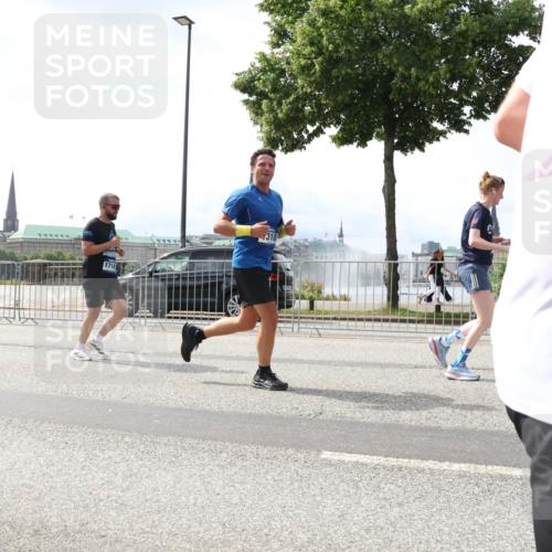 29.06.2025 - hella hamburg halbmarathon Lena Gebhardt http://msf.ph/oto/8428232 29.06.2025 10:43:44 Lombardsbrücke 1023, 1026, 1095, 1155, 1306, 1310, 1400, 1459, 1816, 1878, 2073, 2733, 3238, 3288, 3329, 3390, 3597, 4056, 4367, 4627, 4636, 4866, 5001, 5192, 5201, 5214, 5293, 5370, 5720, 5890, 5902, 5905, 6012, 6036, 6096, 6226, 6334, 6440, 6895, 6931, 6971, 6973, 7197, 7205, 7206, 7489, 7504, 7872, 7926, 8000, 8058, 8135, 8233, 8408, 8504, 8870, 9073, 9639, 9641, 9704, 9831, 9879, 10083, 10097, 10200, 10202 meine-sportfotos.de