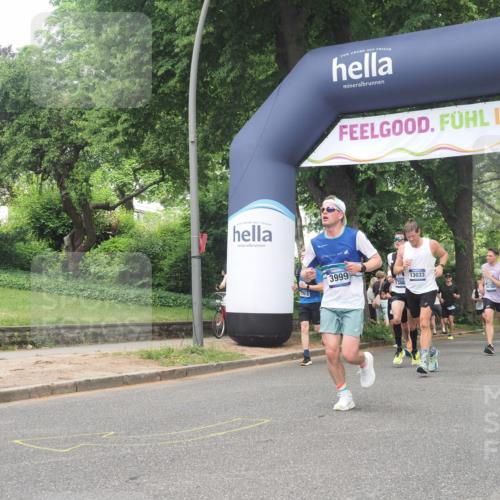 29.06.2025 - hella hamburg halbmarathon KatJ http://msf.ph/oto/8428245 29.06.2025 10:40:36 Zwischen KM18-KM19 3999, 6877, 7232 meine-sportfotos.de
