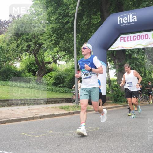 29.06.2025 - hella hamburg halbmarathon KatJ http://msf.ph/oto/8428259 29.06.2025 10:40:36 Zwischen KM18-KM19 3999, 6877, 7232 meine-sportfotos.de