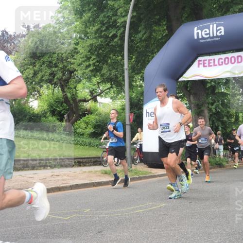 29.06.2025 - hella hamburg halbmarathon KatJ http://msf.ph/oto/8428295 29.06.2025 10:40:37 Zwischen KM18-KM19 3334, 3999, 6877, 7232, 7918 meine-sportfotos.de