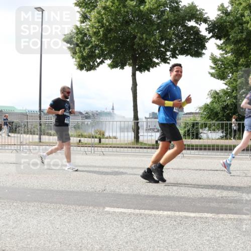 29.06.2025 - hella hamburg halbmarathon Lena Gebhardt http://msf.ph/oto/8428299 29.06.2025 10:43:45 Lombardsbrücke 1023, 1026, 1095, 1155, 1306, 1310, 1400, 1459, 1816, 1878, 2073, 2733, 3238, 3288, 3329, 3390, 3597, 4056, 4367, 4627, 4636, 4866, 5001, 5192, 5201, 5214, 5293, 5370, 5720, 5890, 5902, 5905, 6012, 6036, 6096, 6226, 6334, 6440, 6895, 6931, 6971, 6973, 7197, 7205, 7206, 7489, 7504, 7926, 8000, 8058, 8135, 8233, 8408, 8504, 8870, 9073, 9639, 9641, 9704, 9831, 9879, 10083, 10097, 10200, 10202 meine-sportfotos.de