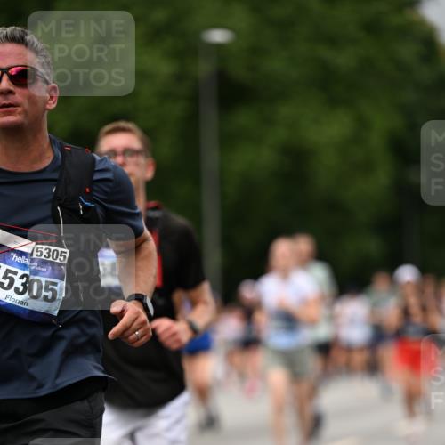 29.06.2025 - hella hamburg halbmarathon Dr. Thomas Lammeyer http://msf.ph/oto/8428305 29.06.2025 10:51:09 Kennedybrücke 1004, 1033, 1100, 1104, 1371, 1375, 1429, 1608, 1837, 1961, 1999, 2327, 2423, 2662, 2665, 2697, 2813, 3410, 3896, 4104, 4306, 4317, 4448, 4483, 5635, 5697, 5769, 5770, 5854, 5892, 6392, 6485, 6623, 7073, 7268, 7364, 7368, 7374, 7430, 7431, 8010, 8047, 8486, 8706, 8967, 9120, 9121, 9337, 9426, 9774, 9949, 10329, 10514, 10515, 11160, 11361, 11408 meine-sportfotos.de