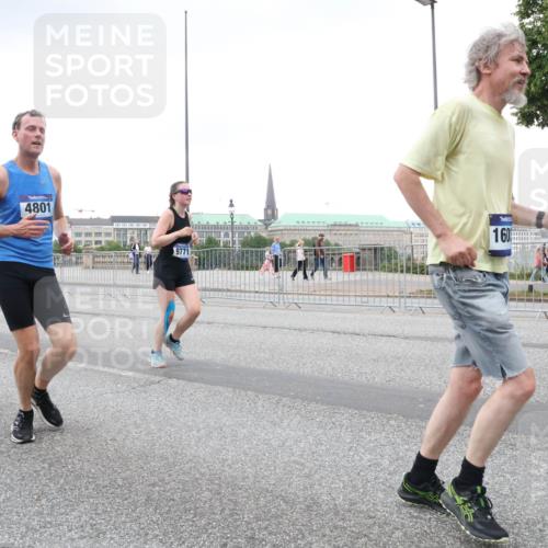29.06.2025 - hella hamburg halbmarathon Lena Gebhardt http://msf.ph/oto/8428310 29.06.2025 10:53:53 Lombardsbrücke 4801, 9771, 160, 1017, 1263, 1340, 1687, 1709, 1744, 1753, 1779, 1789, 1984, 2079, 2372, 2429, 2600, 2761, 2854, 3055, 3079, 3187, 3188, 3226, 3249, 3465, 3467, 3557, 4323, 4595, 4685, 4801, 4838, 5430, 5562, 5804, 5815, 5856, 5857, 5898, 5964, 6039, 6041, 6044, 6192, 6273, 6306, 6468, 6583, 6913, 6988, 6996, 7039, 7068, 7537, 7611, 7614, 7876, 7890, 8189, 8867, 8924, 9077, 9138, 9203, 9456, 9503, 9531, 9572, 9685, 9771, 9785, 11390 meine-sportfotos.de