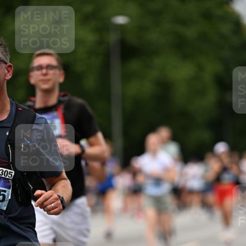 29.06.2025 - hella hamburg halbmarathon Dr. Thomas Lammeyer http://msf.ph/oto/8428311 29.06.2025 10:51:09 Kennedybrücke 1004, 1033, 1100, 1104, 1371, 1375, 1429, 1608, 1837, 1961, 1999, 2327, 2423, 2662, 2665, 2697, 2813, 3410, 3896, 4104, 4306, 4317, 4448, 4483, 5635, 5697, 5769, 5770, 5854, 5892, 6392, 6485, 6623, 7073, 7268, 7364, 7368, 7374, 7430, 7431, 8010, 8047, 8486, 8706, 8967, 9120, 9121, 9337, 9426, 9774, 9949, 10329, 10514, 10515, 11160, 11361, 11408 meine-sportfotos.de