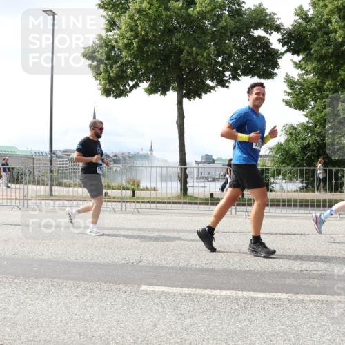 29.06.2025 - hella hamburg halbmarathon Lena Gebhardt http://msf.ph/oto/8428327 29.06.2025 10:43:45 Lombardsbrücke 310, 1023, 1026, 1095, 1155, 1306, 1310, 1400, 1459, 1816, 1878, 2073, 2733, 3238, 3288, 3329, 3390, 3597, 4056, 4367, 4627, 4636, 4866, 5001, 5192, 5201, 5214, 5293, 5370, 5720, 5890, 5902, 5905, 6012, 6036, 6096, 6226, 6334, 6440, 6895, 6931, 6971, 6973, 7197, 7205, 7206, 7489, 7504, 7926, 8000, 8058, 8135, 8233, 8408, 8504, 8870, 9073, 9639, 9641, 9704, 9831, 9879, 10083, 10097, 10200, 10202 meine-sportfotos.de