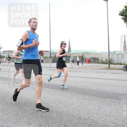 29.06.2025 - hella hamburg halbmarathon Lena Gebhardt http://msf.ph/oto/8428332 29.06.2025 10:53:53 Lombardsbrücke 16313, 1017, 1263, 1340, 1687, 1709, 1744, 1753, 1779, 1789, 1984, 2079, 2372, 2429, 2600, 2761, 2854, 3055, 3079, 3187, 3188, 3226, 3249, 3465, 3467, 3557, 4323, 4595, 4685, 4801, 4838, 5430, 5562, 5804, 5815, 5856, 5857, 5898, 5964, 6039, 6041, 6044, 6192, 6273, 6306, 6468, 6583, 6913, 6988, 6996, 7039, 7068, 7537, 7611, 7614, 7876, 7890, 8189, 8867, 8924, 9077, 9138, 9203, 9456, 9503, 9531, 9572, 9685, 9771, 9785, 11390 meine-sportfotos.de