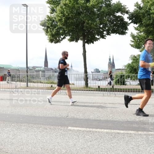 29.06.2025 - hella hamburg halbmarathon Lena Gebhardt http://msf.ph/oto/8428356 29.06.2025 10:43:45 Lombardsbrücke 1023, 1026, 1095, 1155, 1306, 1310, 1400, 1459, 1816, 1878, 2073, 2733, 3238, 3288, 3329, 3390, 3597, 4056, 4367, 4627, 4636, 4866, 5001, 5192, 5201, 5214, 5293, 5370, 5720, 5890, 5902, 5905, 6012, 6036, 6096, 6226, 6334, 6440, 6895, 6931, 6971, 6973, 7197, 7205, 7206, 7489, 7504, 7926, 8000, 8058, 8135, 8233, 8408, 8504, 8870, 9073, 9639, 9641, 9704, 9831, 9879, 10083, 10097, 10200, 10202 meine-sportfotos.de
