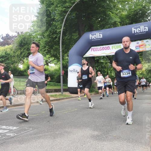 29.06.2025 - hella hamburg halbmarathon KatJ http://msf.ph/oto/8428374 29.06.2025 10:40:39 Zwischen KM18-KM19 3334, 3999, 6723, 7918 meine-sportfotos.de