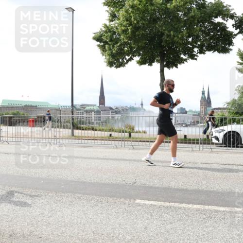 29.06.2025 - hella hamburg halbmarathon Lena Gebhardt http://msf.ph/oto/8428399 29.06.2025 10:43:46 Lombardsbrücke 390, 1023, 1026, 1095, 1155, 1306, 1310, 1400, 1459, 1878, 2073, 2733, 3238, 3288, 3329, 3390, 3597, 4367, 4627, 4636, 4866, 5001, 5192, 5201, 5214, 5293, 5370, 5720, 5890, 5902, 5905, 6012, 6036, 6096, 6226, 6334, 6440, 6895, 6931, 6971, 6973, 7197, 7205, 7206, 7489, 7504, 7926, 8000, 8058, 8135, 8233, 8408, 8504, 8870, 9073, 9639, 9641, 9704, 9831, 9879, 10083, 10097, 10200, 10202 meine-sportfotos.de